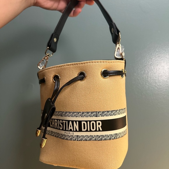 Christian Dior Beauty GWP limited edition small bucket bag. - Picture 5 of 7
